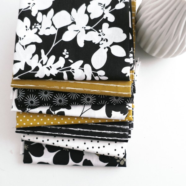 Stoffpaket Baumwolle, 8 x Fat Quarter, Black, White, Mustard, Blüten, Kleckse, Linien,