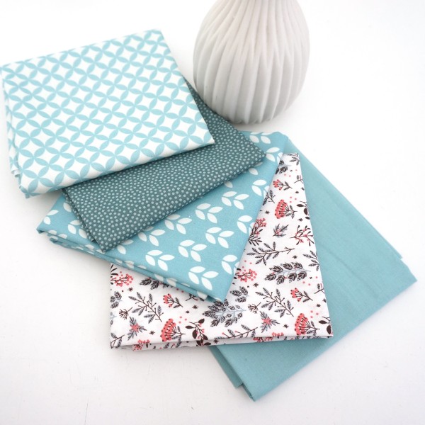 Stoffpaket, Baumwolle, Fat Quarter, Streublumen, Blätter, Hellblau, Weiß