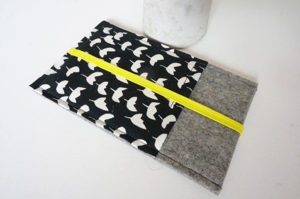 Handy-Hülle Wollfilz 'Tulpe Schwarz', Neongelb