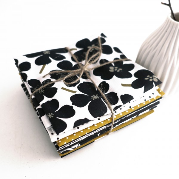 Stoffpaket Baumwolle, 8 x Fat Quarter, Black, White, Mustard, Blüten, Kleckse, Linien,