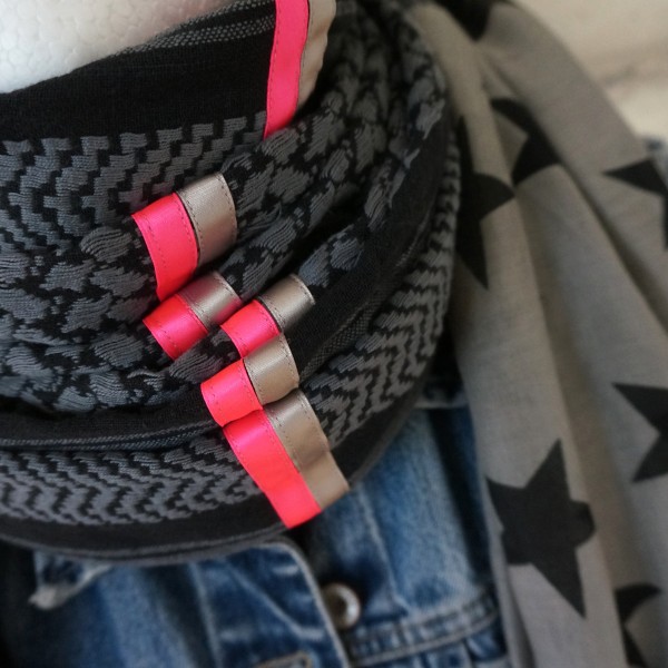 Halstuch Unikat "Pimp my Pali" Schwarz/Taupe, Neonpink