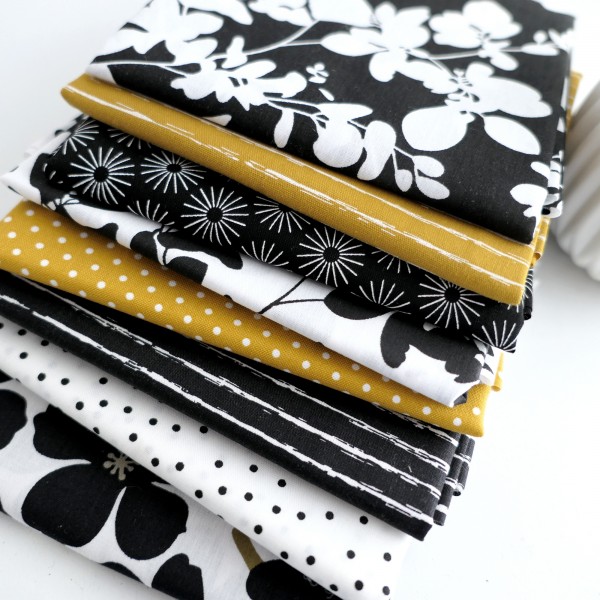 Stoffpaket Baumwolle, 8 x Fat Quarter, Black, White, Mustard, Blüten, Kleckse, Linien,