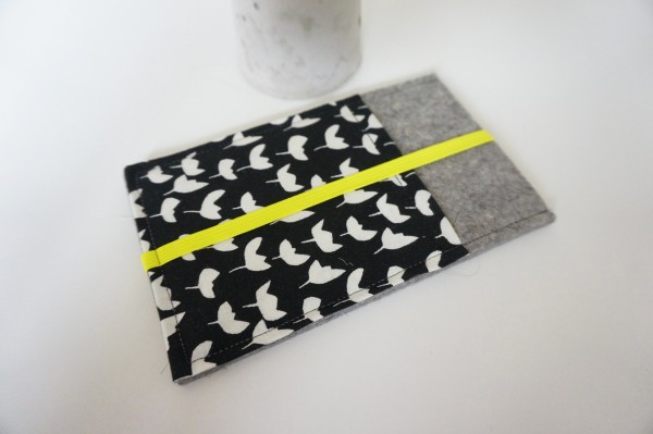 Handy-Hülle Wollfilz 'Tulpe Schwarz', Neongelb