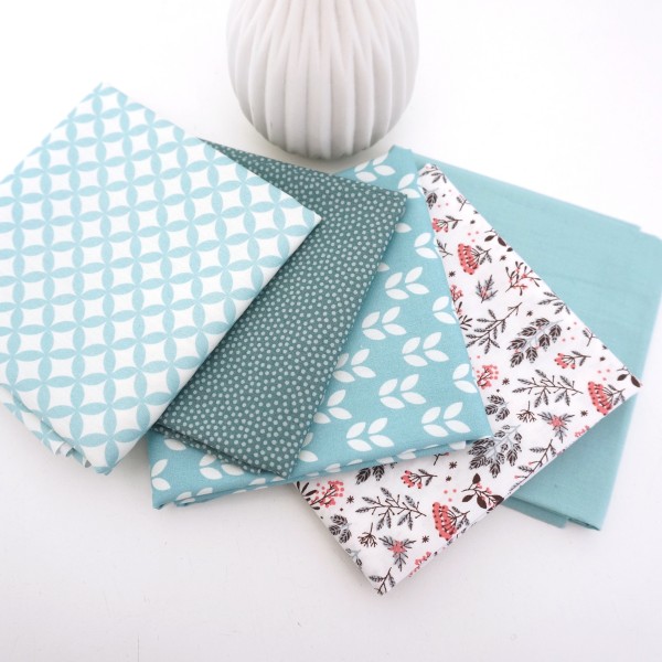 Stoffpaket, Baumwolle, Fat Quarter, Streublumen, Blätter, Hellblau, Weiß