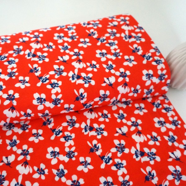 Viskosejersey, Mika, Blüten auf Rot, swafing, Meterware
