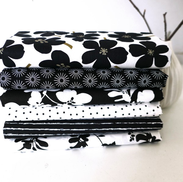 6 x Fat Quarter, Black&White Stoffpaket, Blüten, Kleckse, Linien, Baumwolle